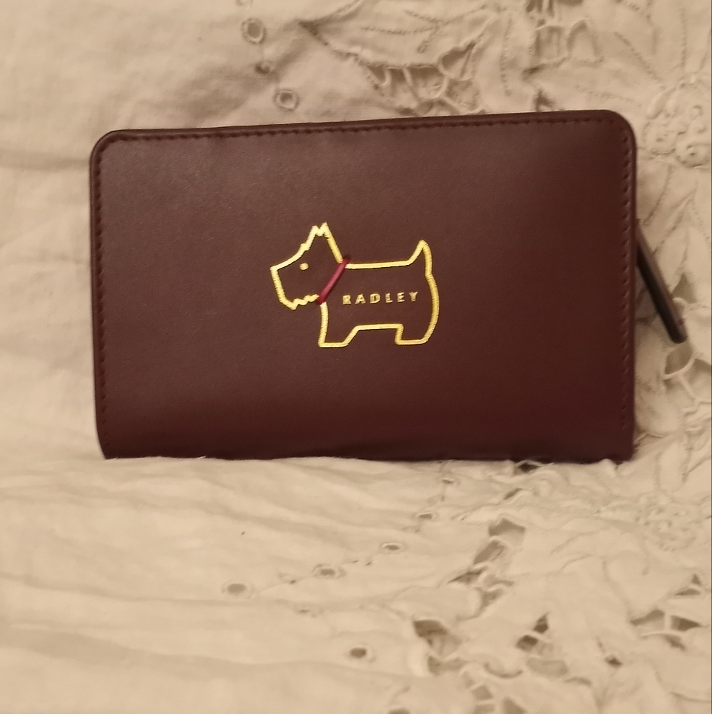 NWOT Radley London Heritage Dog Outline Medium Bifold Wallet in Dark Che…
